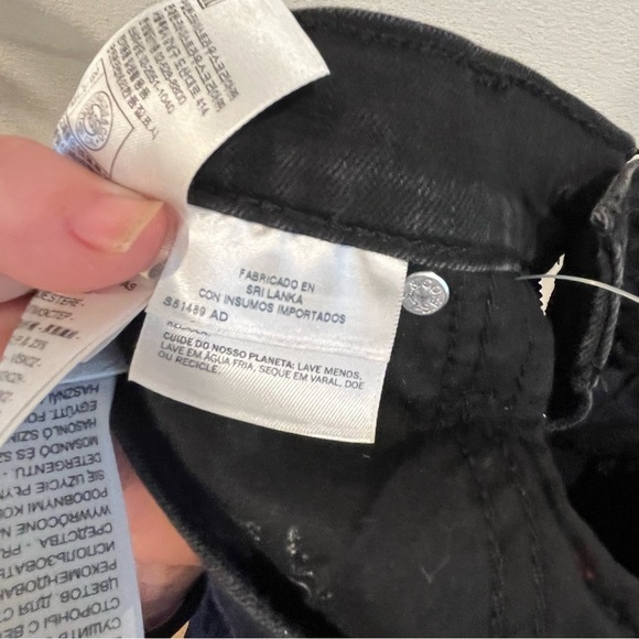 Levi’s size 30 black raw hem cropped jeans soft stretchy - Picture 7 of 10